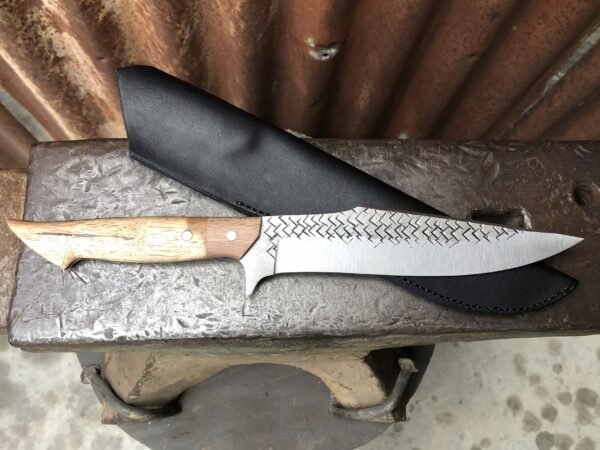 Large Scaled Recurve Hunting Knife