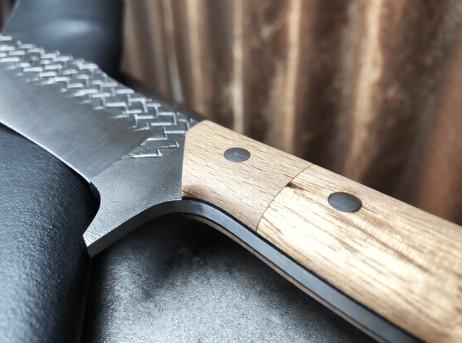 Large Scaled Recurve Hunting Knife